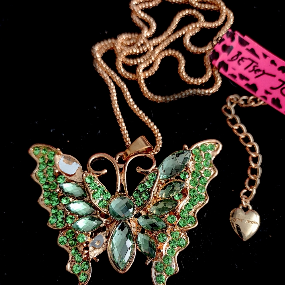 Green butterfly pendant necklace
